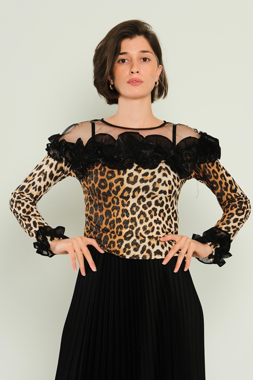 Lila Rose Long Sleeve Casual Blouses Leopard Snake